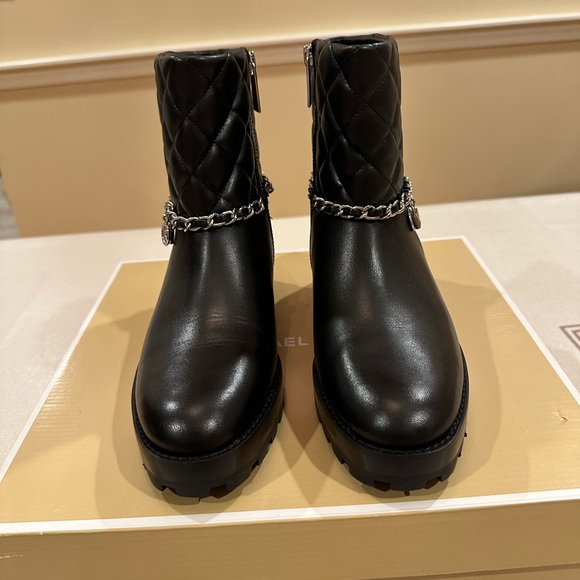 Michael Kors booties - Picture 4 of 9